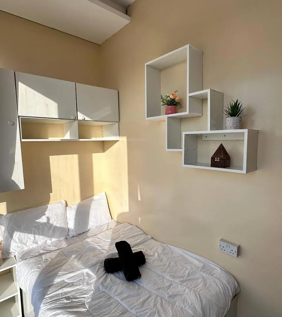 Hostel With Private Room Near Downtown Business Bay Dubai Homestay